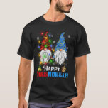 Camiseta Feliz Chrismukkah Gnomos Hanukkah<br><div class="desc">Engraçado Design dos Gnomos Hanukkah,  com adorável Gnomie de três jardins,  luzes de Natal,  menorah de carregando e sonho em uma decoração de noites de férias judaicas festivas,  Excelente Hanukkah Chanukah Holiday Gift.</div>