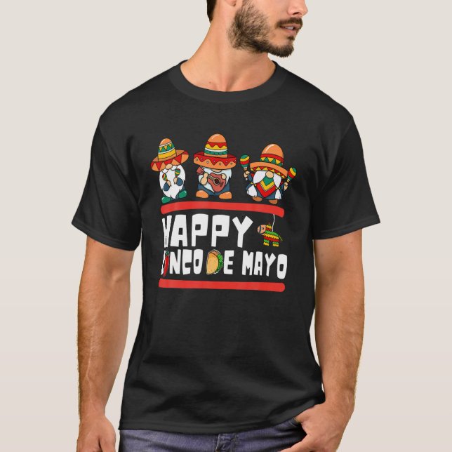 Camiseta Feliz Cinco De Mayo Day Com Gnomos Esquadrão Por H (Frente)