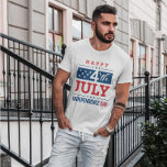 Camiseta Feliz Dia da Independência em 4 de julho<br><div class="desc">Feliz Dia da Independência de 4 de julho,  tipografia moderna com cores,  estrelas e listras de bandeira americana. Design patriótica moderna.</div>