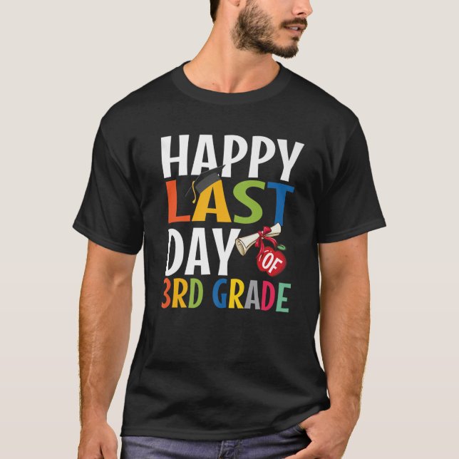 Camiseta Feliz Dia Passado De Formando Do 3º Ano (Frente)
