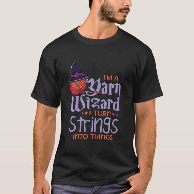 Camiseta Feliz Halloween Knitting Yarn Wizard Cote Magicia (Frente)