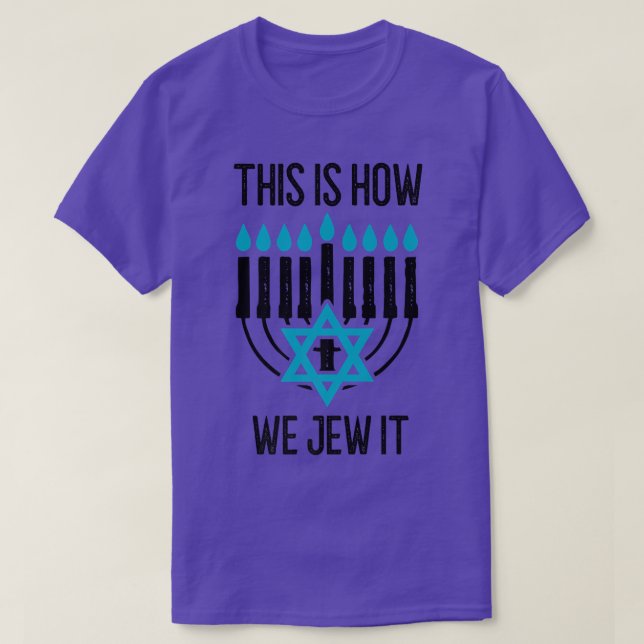 Camiseta Feliz Hanukkah É Assim Que Nós Jubilizamos Menorah (Frente do Design)