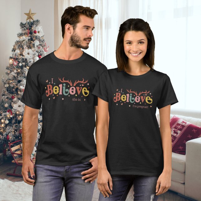 Camiseta Feliz Natal Acredito Que Ela É Casal (Criador carregado)