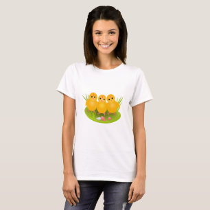 Camiseta Feliz Páscoa pintinhos amarelos na grama verde