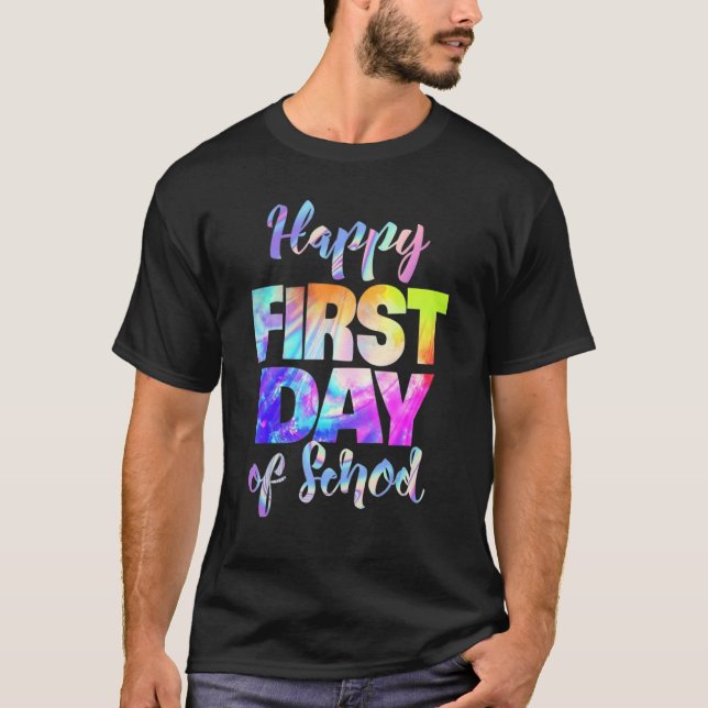 Camiseta Feliz Primeiro Dia Da Escola Tie Dye Olá De Volta  (Frente)