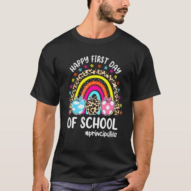 Camiseta Feliz Primeiro Dia De Aula Arco-íris Maçã Diretor  (Frente)