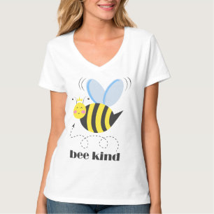 Camiseta Feliz princesa de abelhas com coroa e slogan Bela