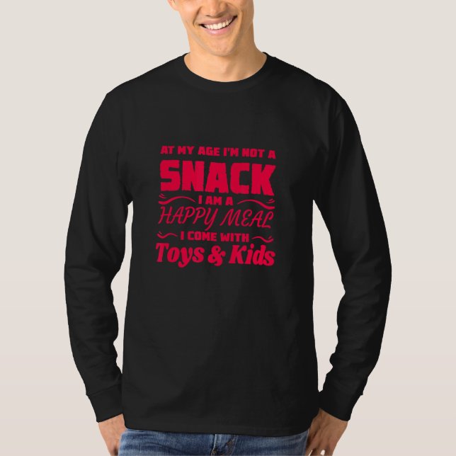 Camiseta Feliz Refeição Na Minha Idade Eu não sou um lanche (Frente)