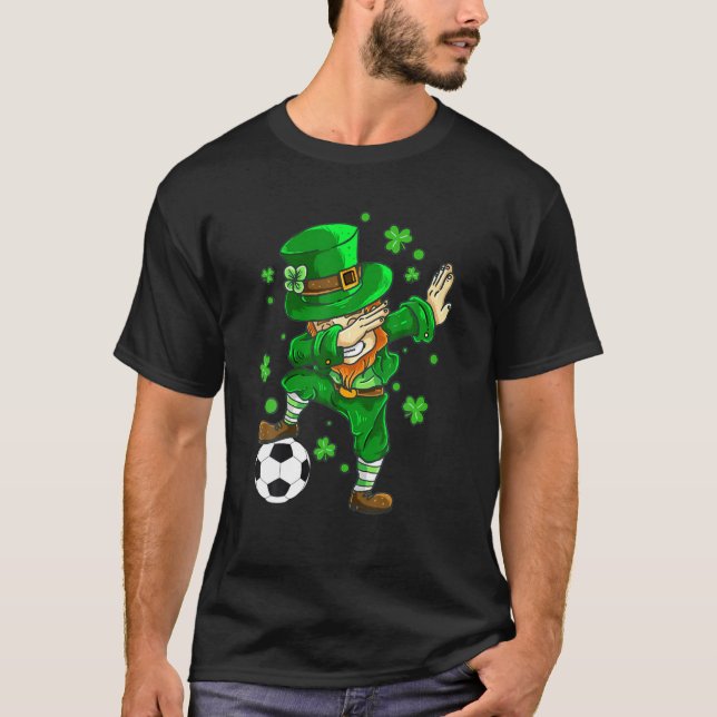 Camiseta Feliz Rua, Patrick Dabbing Leprechaun tocando (Frente)