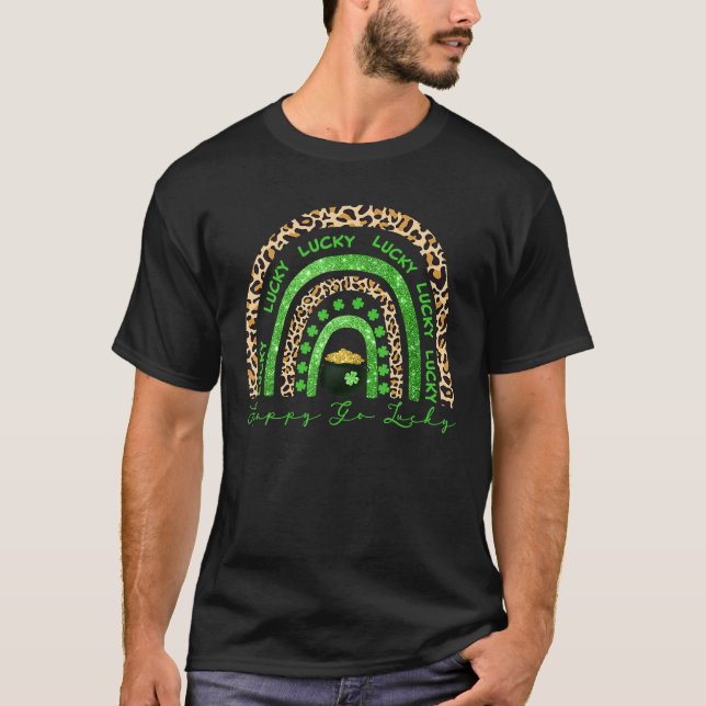 Camiseta Feliz Rua Patrick Lucky Day Rainbow Leopard Me Deu (Frente)