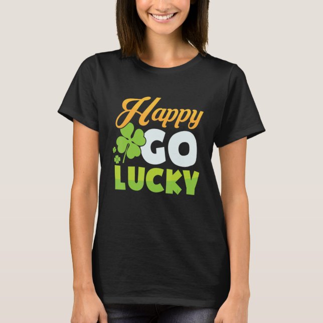 Camiseta FELIZ VÁ SORTE Rua de Shamrock irlandês. (Frente)