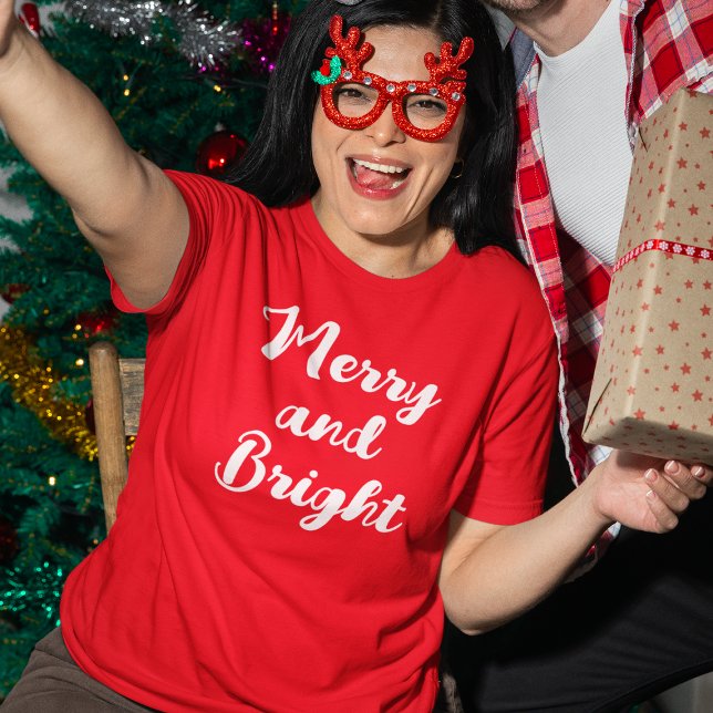 Camiseta Feliz vermelha e Natal brilhante (Red Merry and Bright Christmas T-Shirt
)