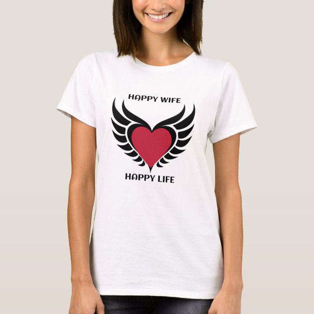 Camiseta Feliz Vida Feliz da Esposa - Coração com Camisa-T  (Frente)