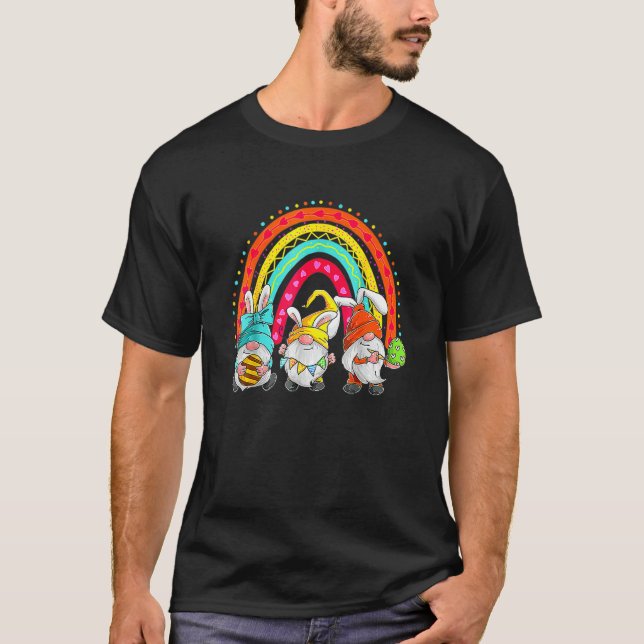 Camiseta Felz pascoa Dia Gnome Bunny Rainbow Família Engraç (Frente)