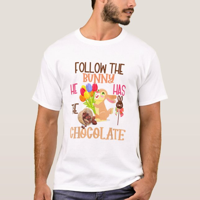 Camiseta Felz pascoa Siga O Coelho Que Ele Tem Chocolate (Frente)