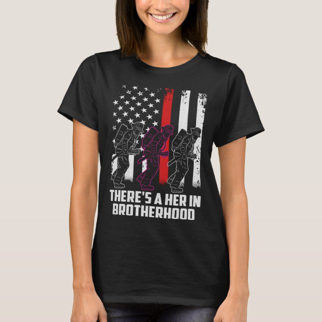 Camiseta Female Firefighter There Is A Her In Brotherhood C (Frente)