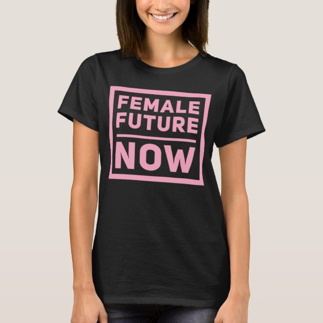 Camiseta Female Future Now Girls Are Strong and Powerful Gr (Frente)