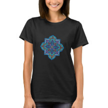 Camiseta feminina com belo mandala azul
