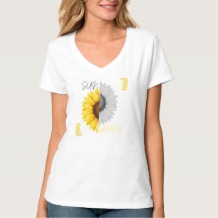 Camiseta Feminina com Estampa de Girassol e Decote