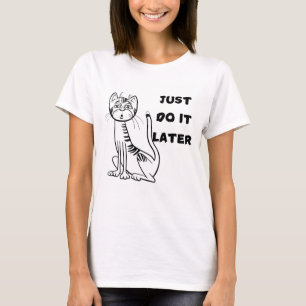Camiseta feminina com gato preguiçoso