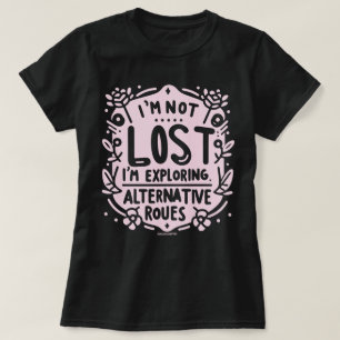 Camiseta Feminina Fofa Explorando Rotas Alternativ