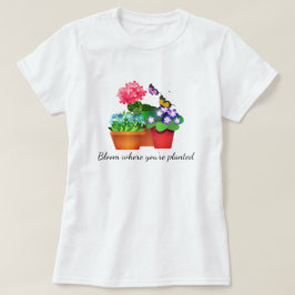 Camiseta Feminina Jardim de Flores com Borboleta