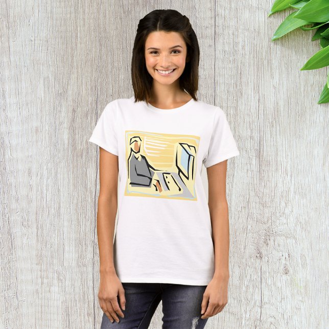 Camiseta Feminina Trabalhando No Computador (Criador carregado)