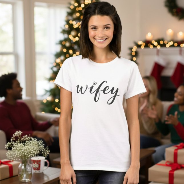 Camiseta Feminina Wifey Colorful Script Heart Pres (Black | Colorful Script Heart Women’s T-Shirt Gift)