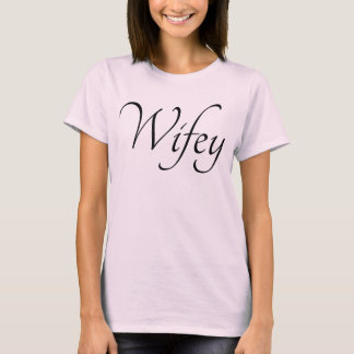 Camiseta Feminina Wifey Elegante Preto Script Rosa