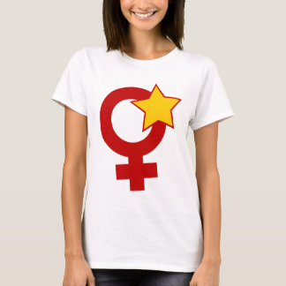 Camiseta Feminista vermelha na boneca branca