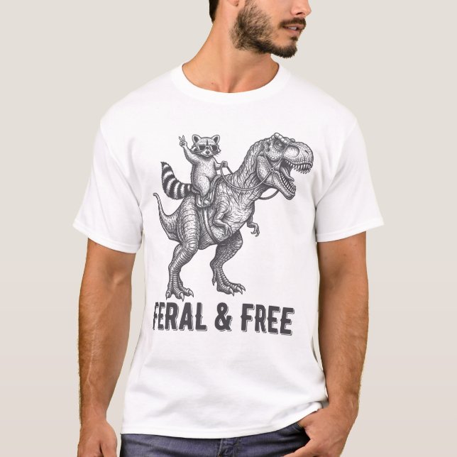 Camiseta Feral and Free Raccoon Riding a T-Rex Funny Retro (Frente)