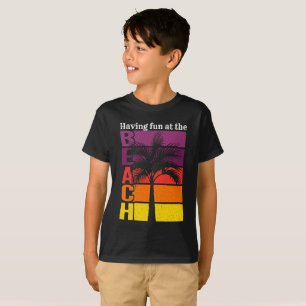Camiseta Férias de verão se divertindo no Retro Praia