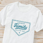 Camiseta Férias Oficiais da Vintage Moderna<br><div class="desc">Design é composto por tipografia de estilo vintage - Adicione seu nome de família e ano.</div>