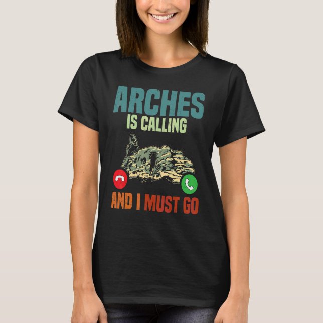 Camiseta Férias Parque Nacional Arches Está Chamando Eu Dev (Frente)