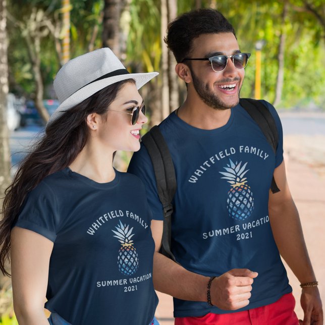 Camiseta Férias Tropicais em Família Personalizadas com Pôr (Family Vacation Tropical Beach Navy Blue T-Shirt)