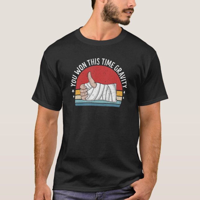 Camiseta Ferimento de Mão Quebrada Fúria Recuperação Engraç (Frente)