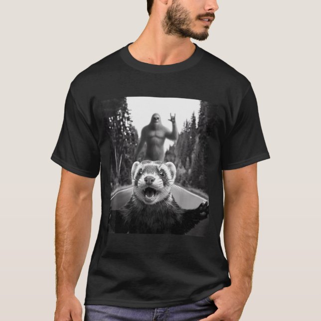 Camiseta Ferret Selfie With Bigfoot Funny For Men Women Kid (Frente)