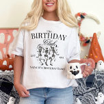 Camiseta Festa de aniversário Personalizada do Grupo de Hal<br><div class="desc">Celebre um aniversário de outubro em estilo com nossa Festa de aniversário T-Shirt do Grupo de Halloween Personalizado! Perfeito para os entusiastas do Halloween, esta camisa apresenta uma animada design de esqueletos dançarinos que captura o espírito festivo da estação. Adapte cada camisa com a idade da honra de aniversário e...</div>