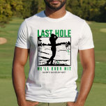 Camiseta Festa de Despedida de Golfe Engraçado Último Burac<br><div class="desc">Esta camiseta personalizada apresenta a frase brincalhona "Último Buraco que Ele Nunca Atingirá" em verde, preto e branco, perfeita para uma festa de solteiro com tema de golfe. Personalize-o com o nome do noivo, por uma saquê divertida e memorável. Ideal para o noivo e seus amigos, esta camisa adiciona um...</div>