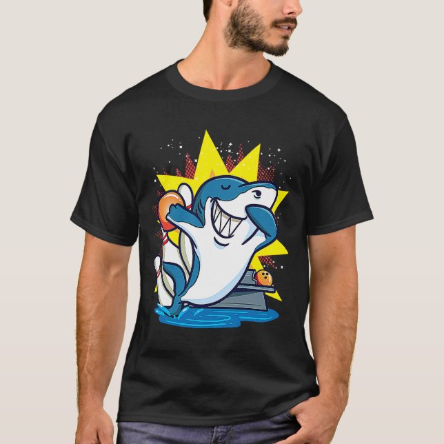 Camiseta Festa de Química de Animais de Boliche de Tubarão (Frente)
