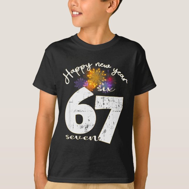 Camiseta Festa de Réveillon de 2026 67 Seis Sete Meme Feliz (Frente)