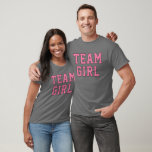 Camiseta Festa de Revolução do Gênero Bebê Rosa da Equipe<br><div class="desc">Camiseta de desportista rosa "Team Girl" masculina,  em cartazes esportivos em cinzas escuras</div>
