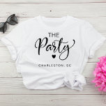 Camiseta Festa de solteira de Charleston Fácil<br><div class="desc">Camiseta de festa de solteira de esquadrão bonita com "A festa" em uma escrita de chico com coração e "Charleston,  SC" em uma simples tipografia moderna. Você pode mudar o destino da parte e a cor da t-shirt. A camiseta "Esposa do Partido" está disponível para a noiva.</div>