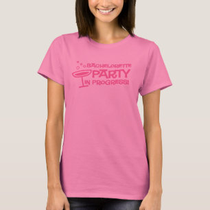 Camiseta Festa de solteira Em Curso T-Shirt