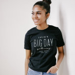 Camiseta Festa de solteira grande dia fique cor-de-rosa per<br><div class="desc">Projetada para coordenar com a coleção de "Big Day Getaway" do Lea Delaveris, esta divertida camiseta de coordenação apresenta um tipo branco personalizado e divertido para uma camisa escura e pode trabalhar para qualquer festa de solteira de destino. Excelente para bolsas de boas-vindas ou para oferecer hóspedes enquanto estiver fora...</div>