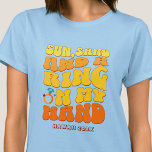 Camiseta Festa de Solteira na Praia Retro Sol Areia Anel<br><div class="desc">Crie um impacto na sua próxima despedida de solteira com essas incríveis camisetas personalizadas para despedida de solteira na praia. Se você está celebrando uma viagem de bach, férias de garotas ou um feriado com as melhores amigas, essas camisetas personalizadas para despedida de solteira na praia são a adição perfeita...</div>