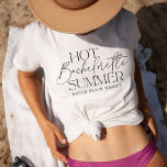 Camiseta Festa de solteira Personalizada de Verão de Bachel<br><div class="desc">As camisetas combinando para a sua despedida de solteira de verão apresentam o "verão de solteira quente" na tipografia de tendência com uma linha de texto personalizado abaixo; mostrada com o destino e o ano.</div>