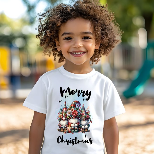 Camiseta Festive Nordic Gnome Trio with Candles and Winter  (Criador carregado)