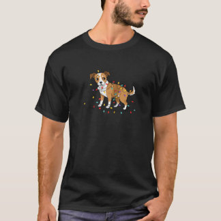 Camiseta Festive Puppy Fun Adorable Dog Tangled in Christma