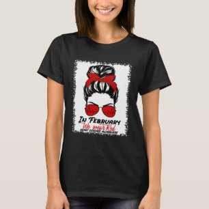 Camiseta Fevereiro Vestimos vermelhos com conhecimento de d